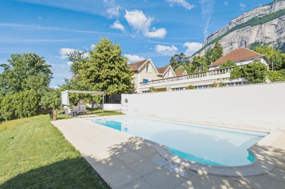 à vendre  Propriété/château Meylan (38240)