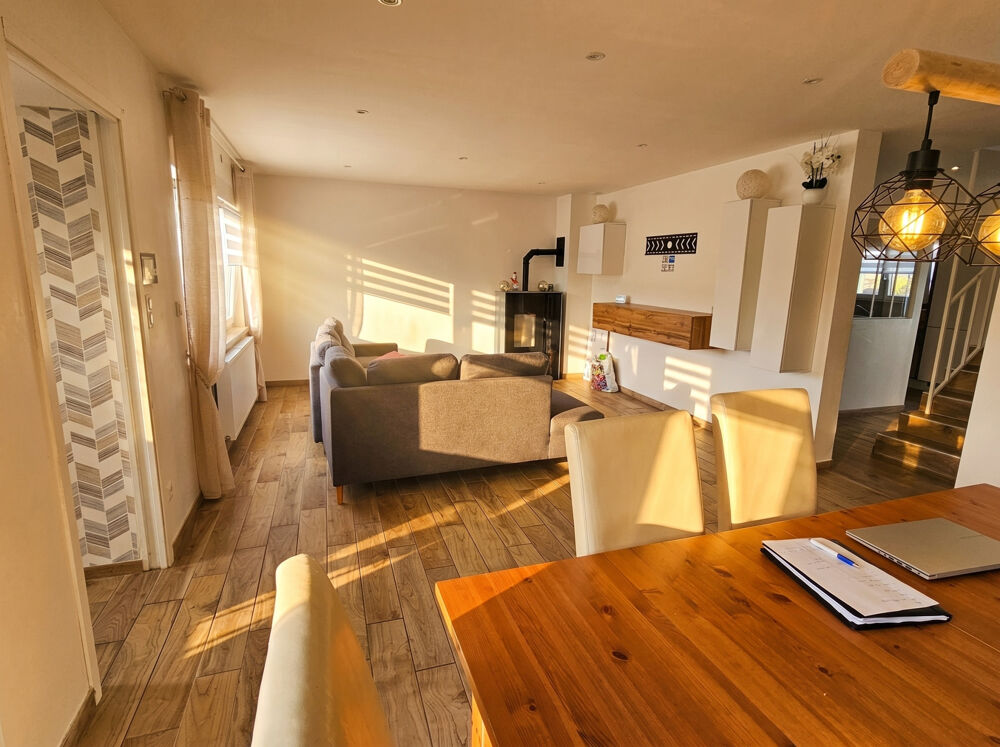 Maison individuelle rénovée avec grand terrain dans un environnement calme