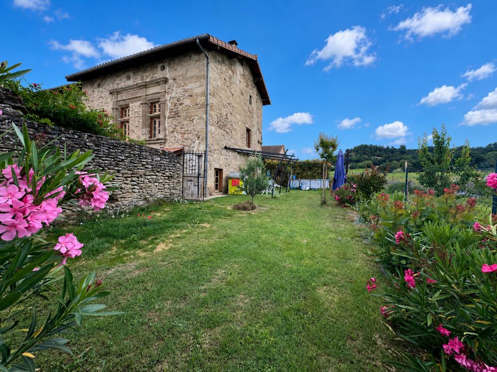 Maison de village T4 avec terrain + 160m2 à rénover