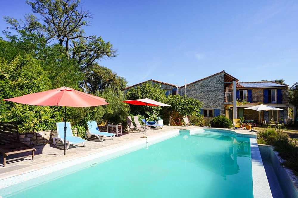 SECTEUR QUISSAC : Propriété comprenant 1 habitation principale et 3 gîtes avec piscine