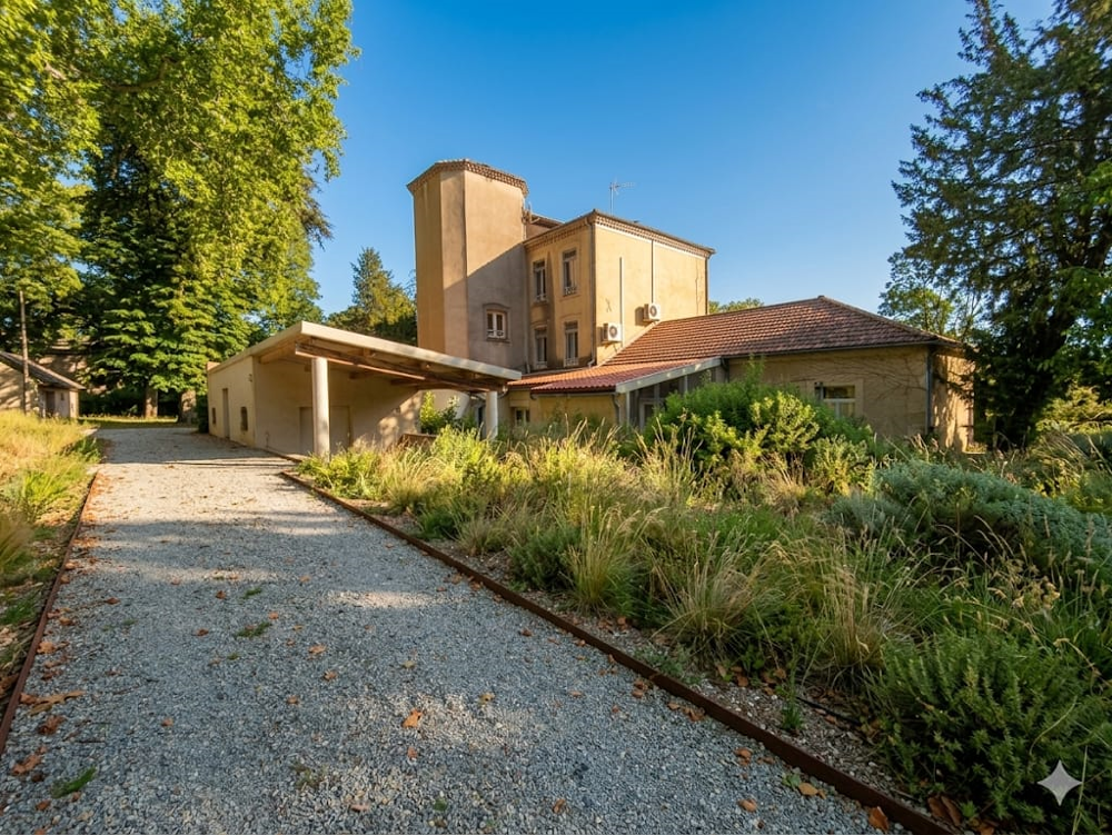 à vendre  Propriété/château Valence (26000)