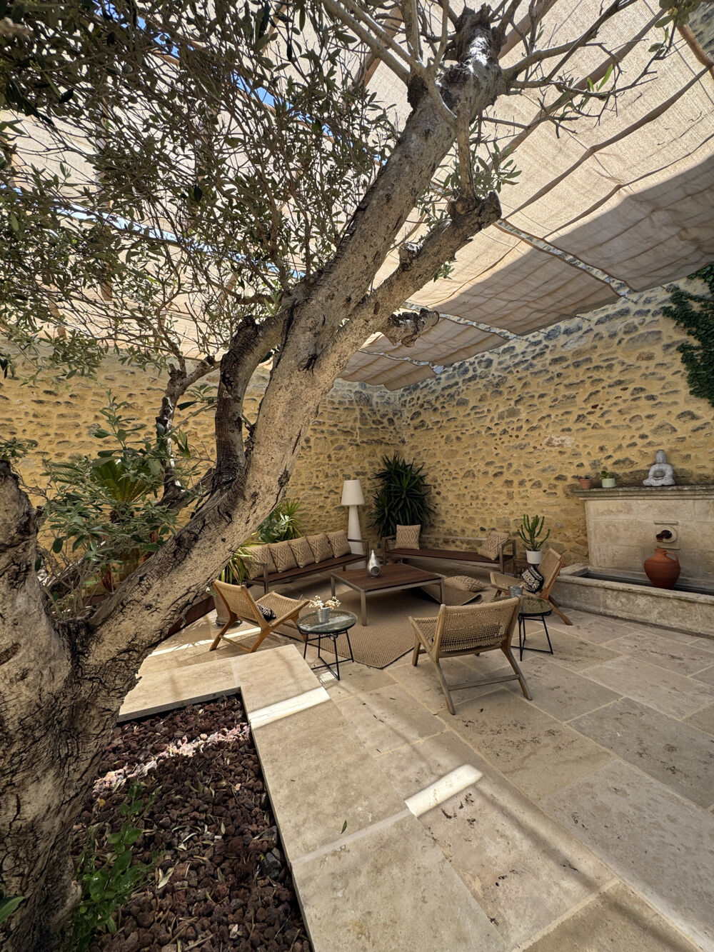 Vente Maison A vendre, Aigues Vives Gard (30) Coup de coeur pour cette  Unique et atypique Maison de village Hors du commun Aigues vives