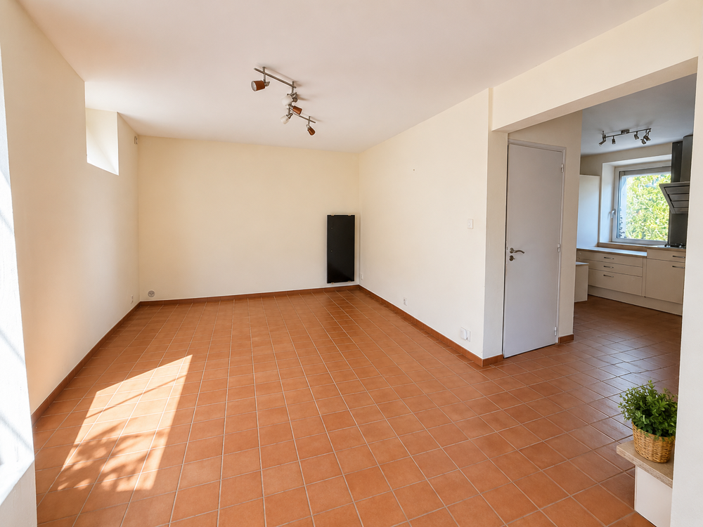 Meyras Maison individuelle avec 3 800 m2 de terrain attenant, bois et vue dégagée