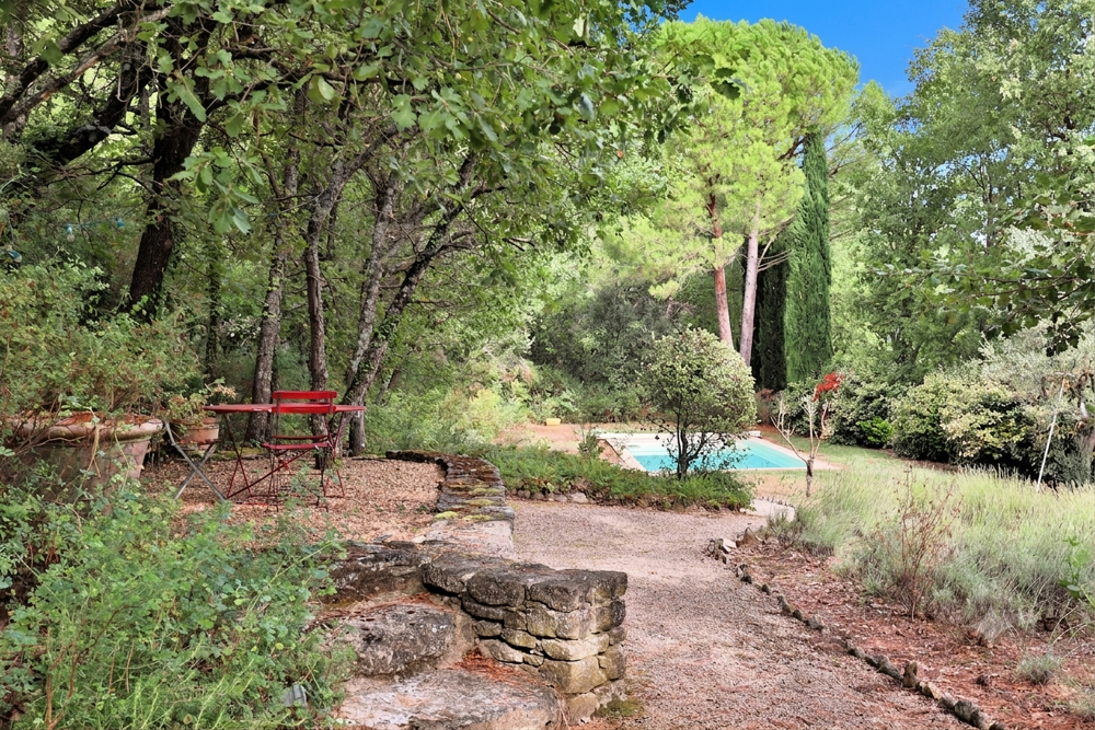 Vente Maison Dept 84 - Goult - Ravissante et atypique propriété en pierre 150 m2 + terrain avec garage et piscine non atten Goult