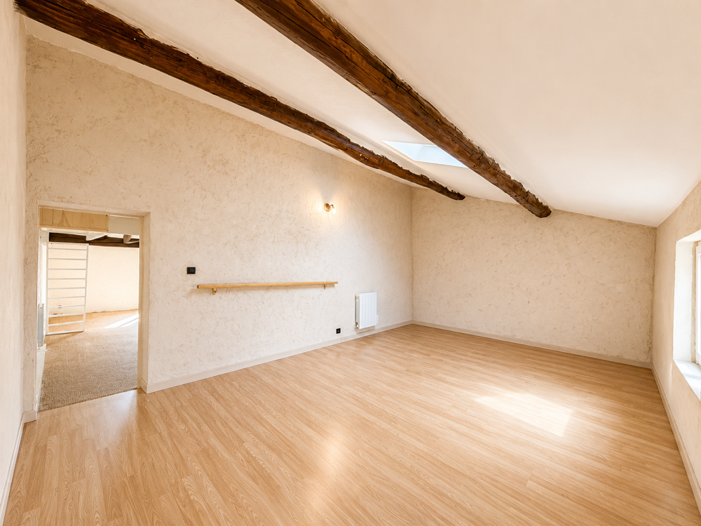 Vente Maison ALLEINS   COUP DE CŒUR ! AUTHENTIQUE MAISON DE VILLAGE DE 187 M2   CHARME, VOLUMES & CARACTÈRE Alleins