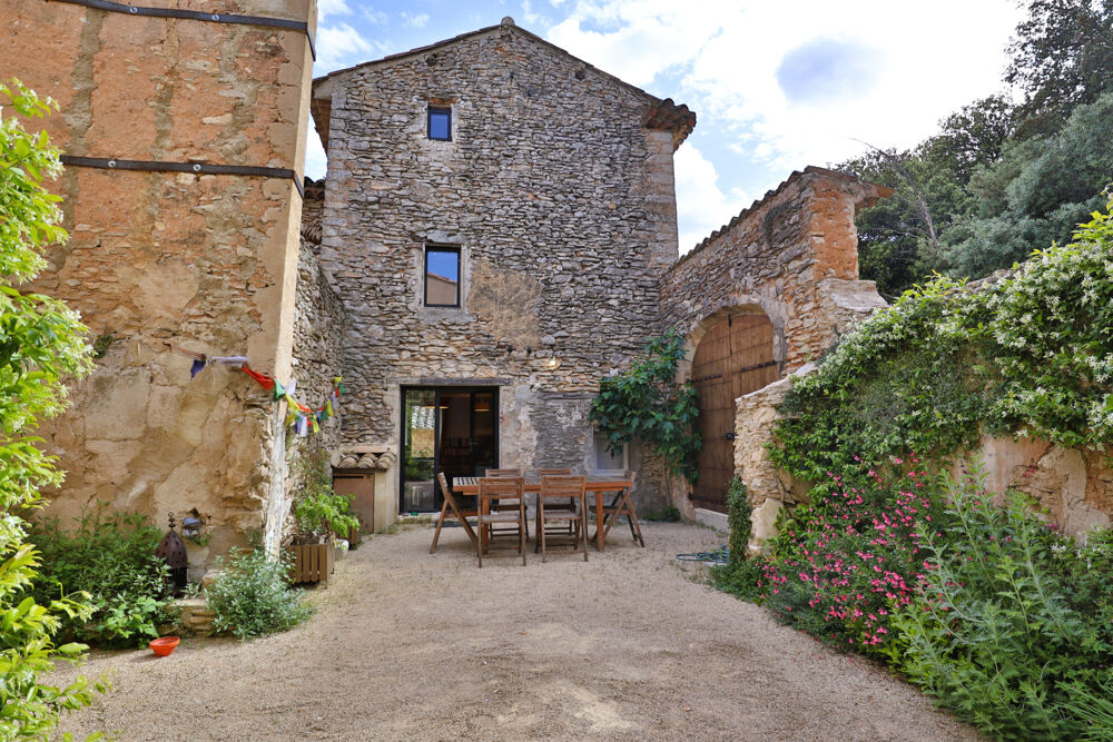 Vente Maison Dept 84 - Saint-Saturnin les Apt - Maison de hameau entièrement rénovée avec cour et parking St saturnin les apt