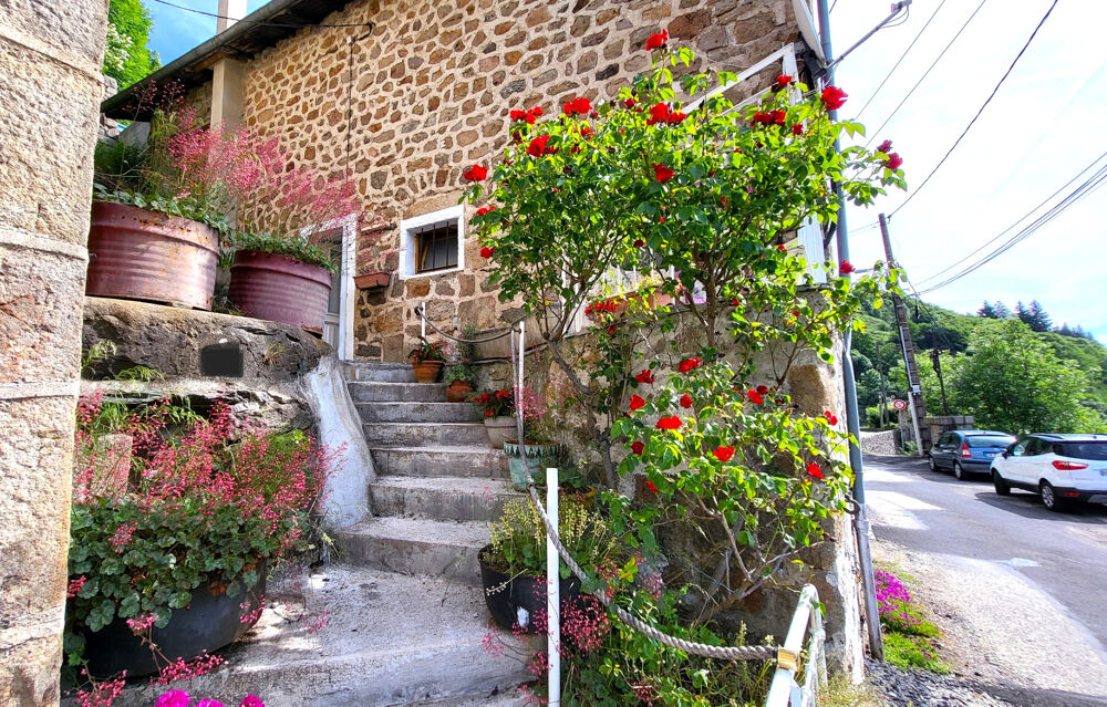 Vente Maison Ardèche (07) A vendre Le Chambon - Appartement T3bis dans maison de Village très propre, garage, plus annexe Le chambon