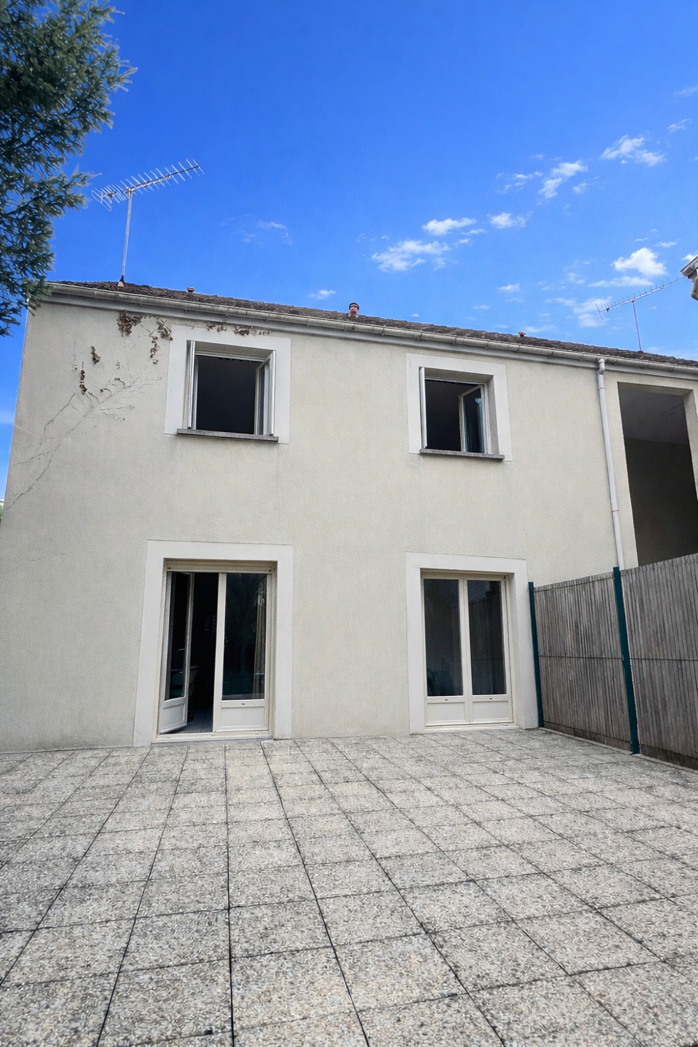 APPARTEMENT EN DUPLEX F4 AVEC JARDIN BOX ET PARKING