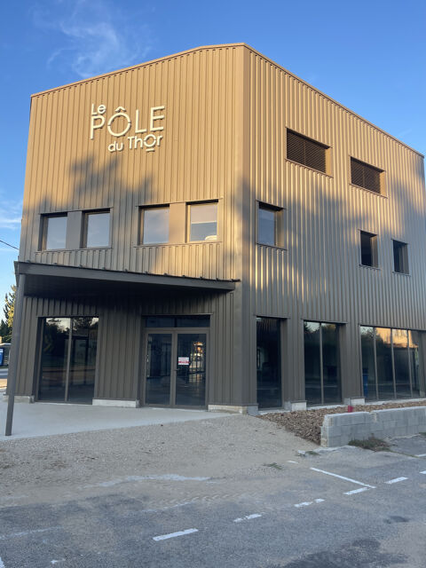 LOCAL COMMERCIAL NEUF EMPLACEMENT No1 3960 84250 Le thor