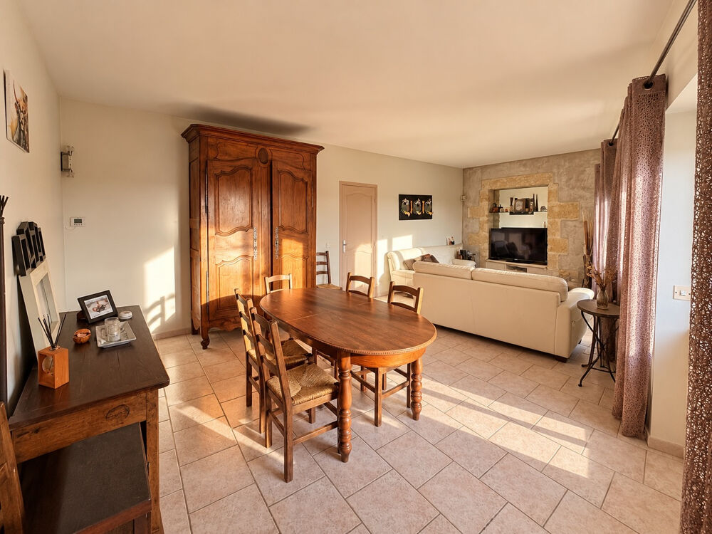 Location Maison Maison de village lumineuse avec vue dégagée, 3 chambres, grand garage, cour et stationnement Gallargues le montueux