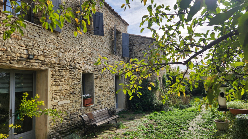 Dept 84 - Gordes - Belle bâtisse au calme - 164 m2 de surface habitables + dépendance à aménager et grenier su