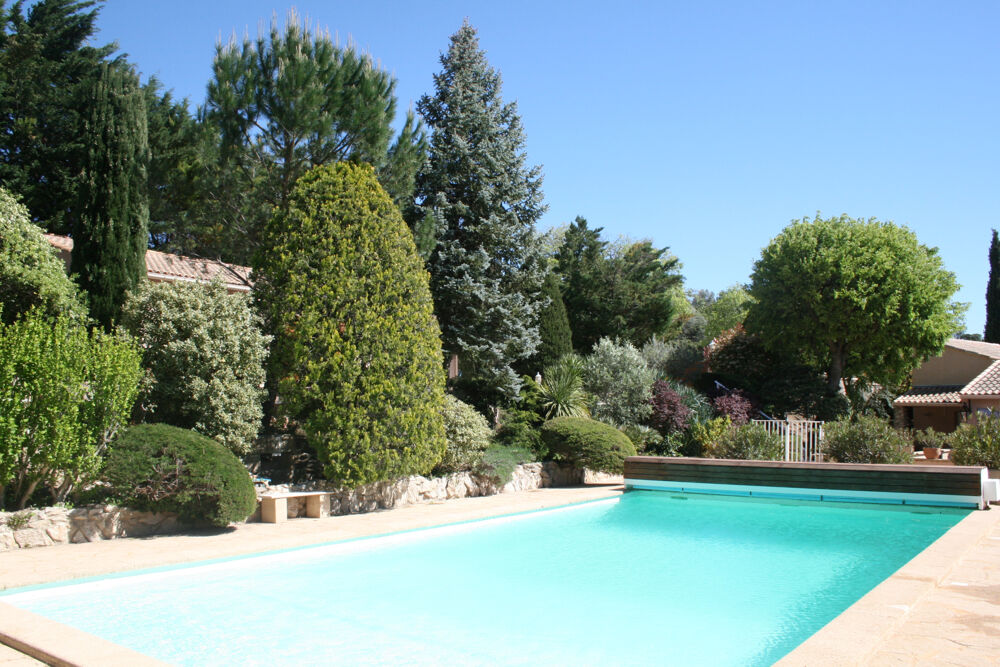 NÎMES- 30- Maison avec gîtes de 409m2 sur terrain de 2870m2 avec piscine