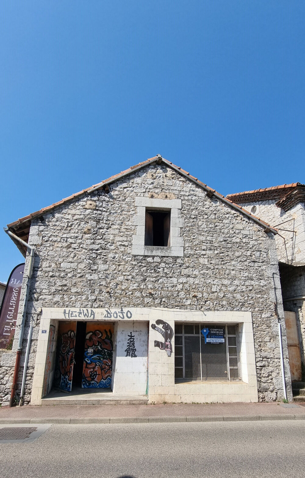 Dépt. 07 - A VENDRE à RUOMS - Ancien Bâtiment de 300 m2 - Parcelle de 330 m2