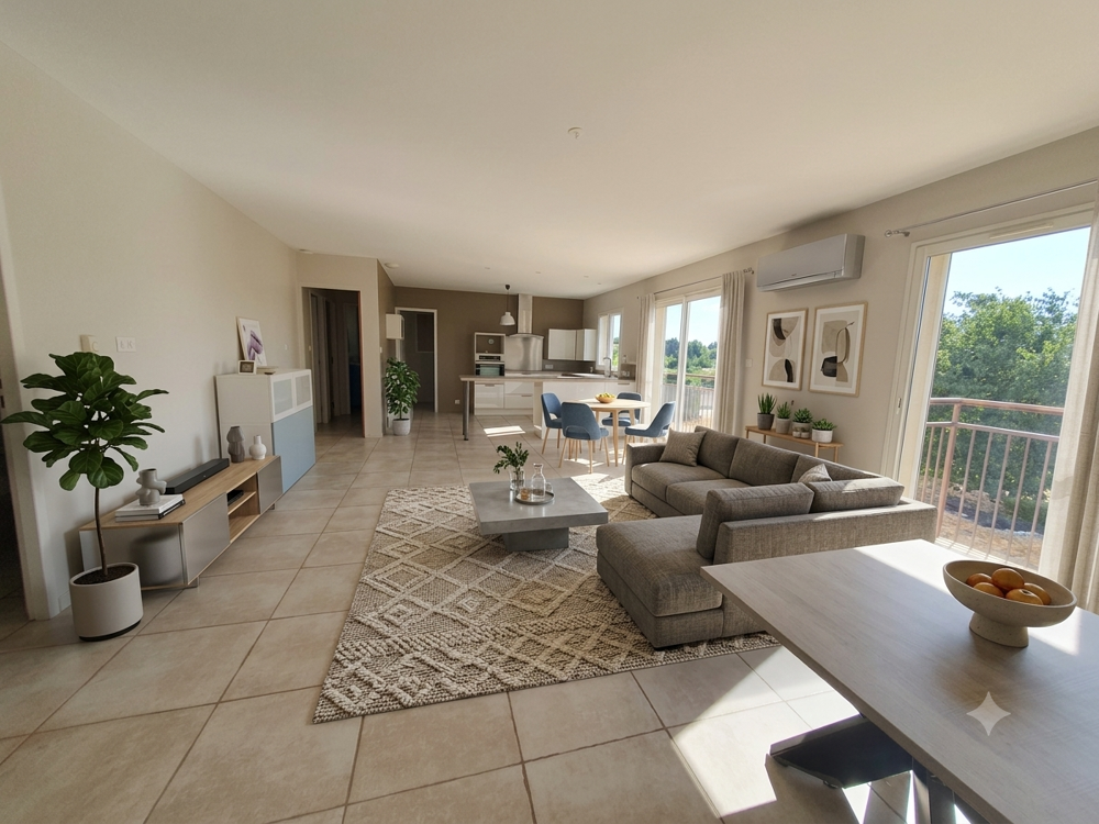 ENTRE UZES ET BAGNOLS SUR CEZE : Villa récente 4 chambres avec garage et petite piscine