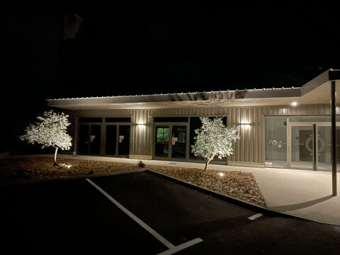 LOCAL  NEUF EMPLACEMENT No1 714 84250 Le thor