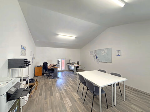   LOCATION BUREAU AVEC ESPACE DE STOCKAGE ET PATIO 