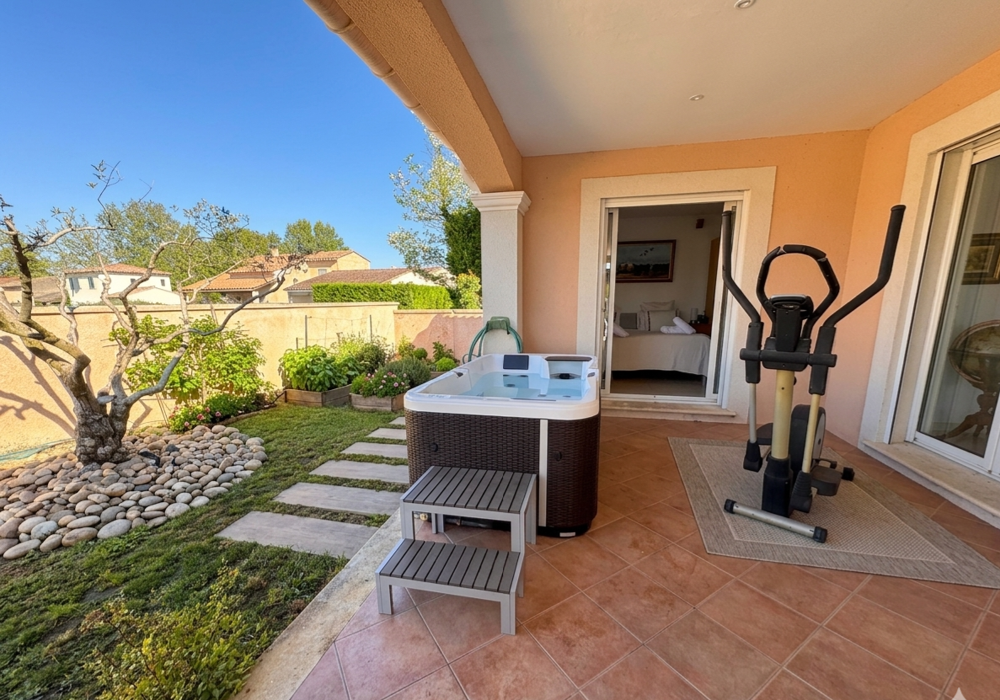   DPT(13) MAISON DE VACANCES AVEC PISCINE Provence-Alpes-Côte d'Azur, Noves (13550)