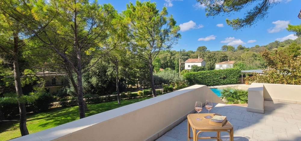 Vente Maison COLLINES - SECTEUR RESIDENTIEL - SPACIEUSE VILLA 5 CHAMBRES AVEC PISCINE ET DEPENDANCES Nimes