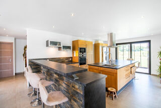  Propriété/château à vendre 7 pièces 270 m²