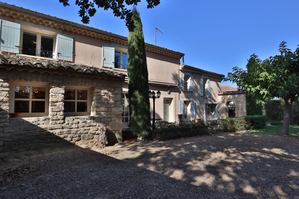 Dept 84 - Robion - Beau mas proche du village