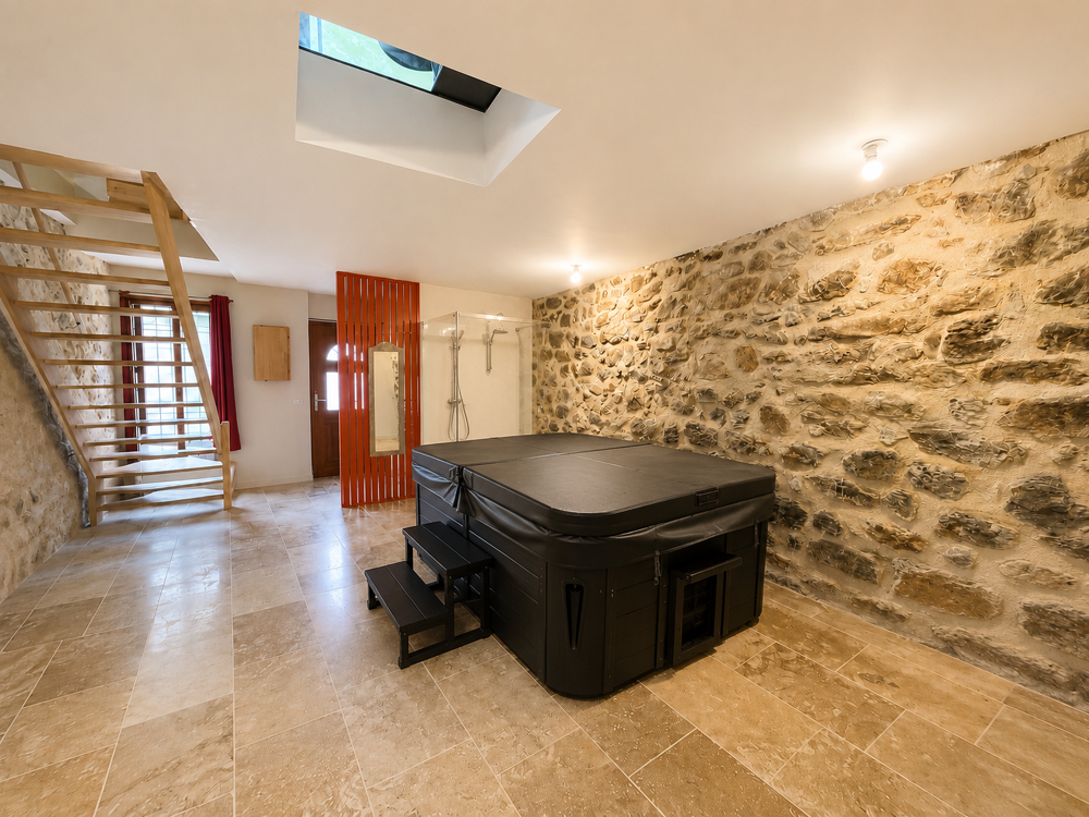 Vente Maison CLERMONT L'HERAULT - Maison de ville rénovée avec espace bien-être- Vendue meublée Clermont l herault