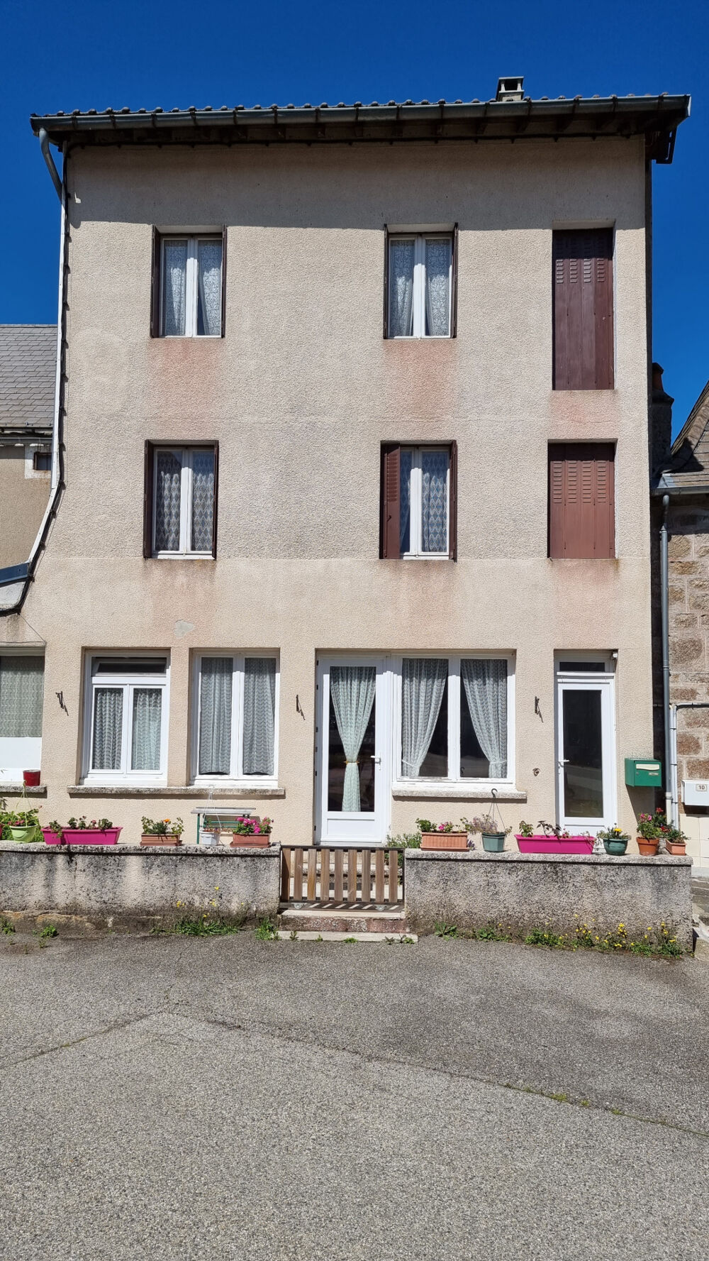 Maison 3 pièces 280 m² · à Le Beage · 280 m² · 139 100 €
