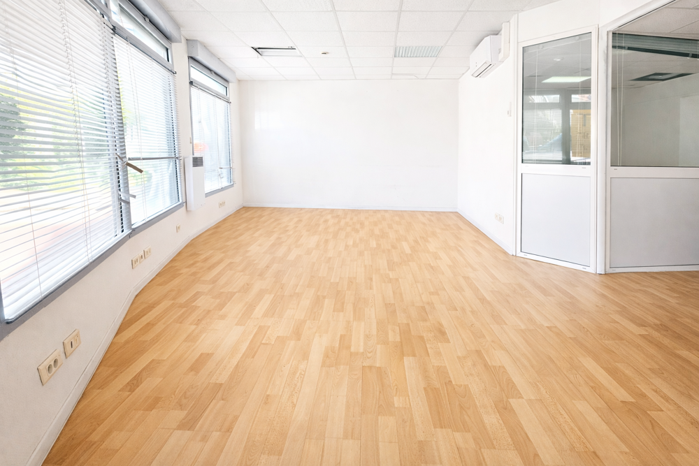   Dépt Hérault (34), à vendre MONTPELLIER Mur Commerciaux de 69m2 - parking. 
