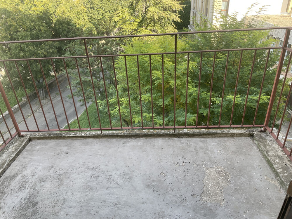 Appartement avec balcons en résidence