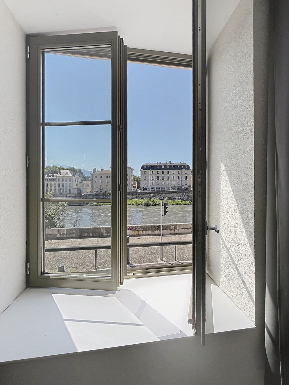 Location Appartement DPT(38) - Appartement 2 pièces - 36m2 - 1 chambre - Meublé - Rénové - Quai Perrière - GRENOBLE Grenoble