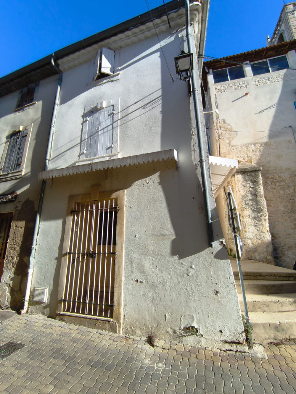   DPT(30)  À VENDRE   MAISON DE VILLAGE AVEC LOCAL COMMERCIAL   VALLABRÈGUES 