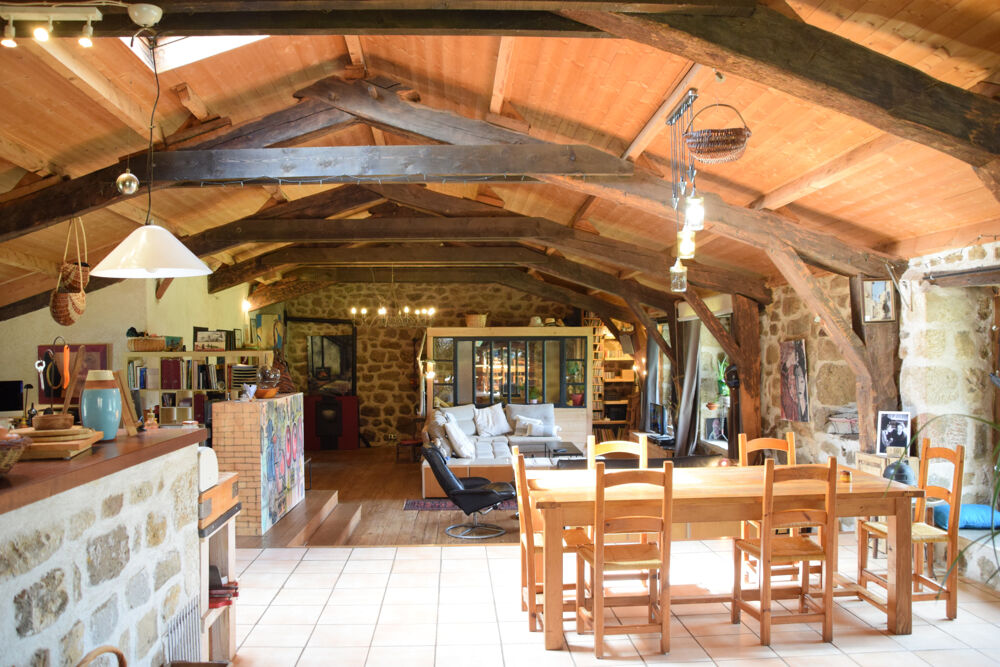 Dépt. 07 - A VENDRE Secteur du LAC D'ISSARLES - Grande Ferme rénovée de 195 m2 - Parcelle de 660 m2
