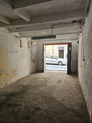  Parking / Garage  vendre 81 m