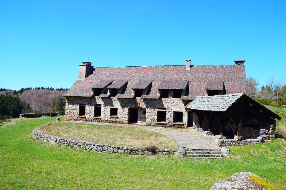 à vendre  Propriété/château Le Lac-d'Issarlès (07470)