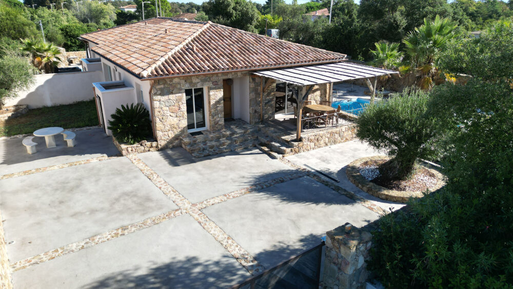Villa style bergerie 3 chambres en pierre de taille avec piscine