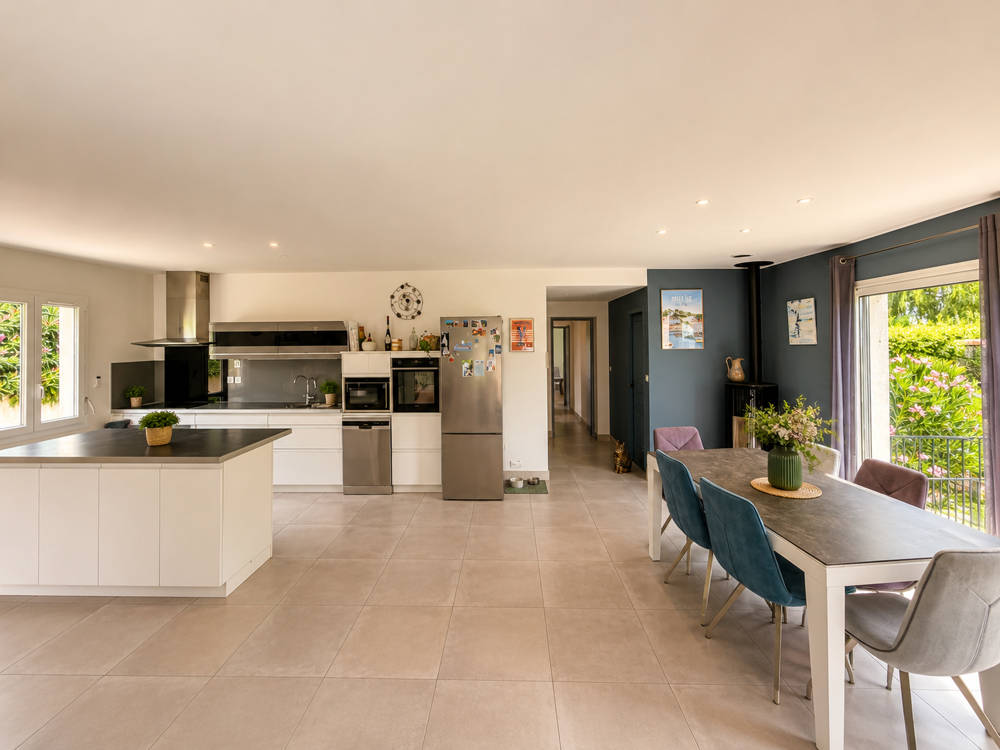 Vente Maison En exclusivité villa de 2008 de 111 m2 sur 521m2 de terrain , piscine, garage,3 chambres Vergeze