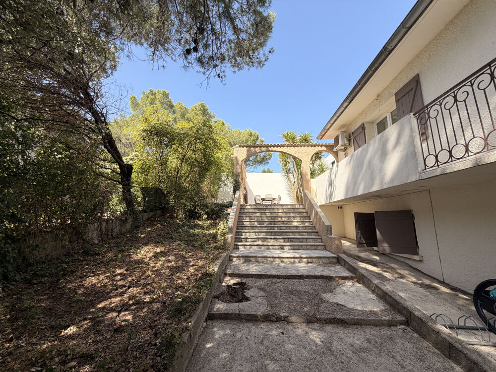 Vente Maison Vergèze Villa 6 chambres de 160 m2 hab sur 546 m2 de terrain Vergeze