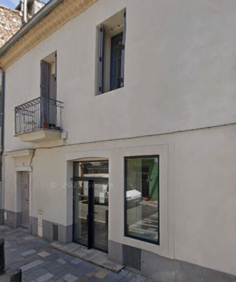   À louer   Local commercial idéalement situé au cœur de Nîmes 