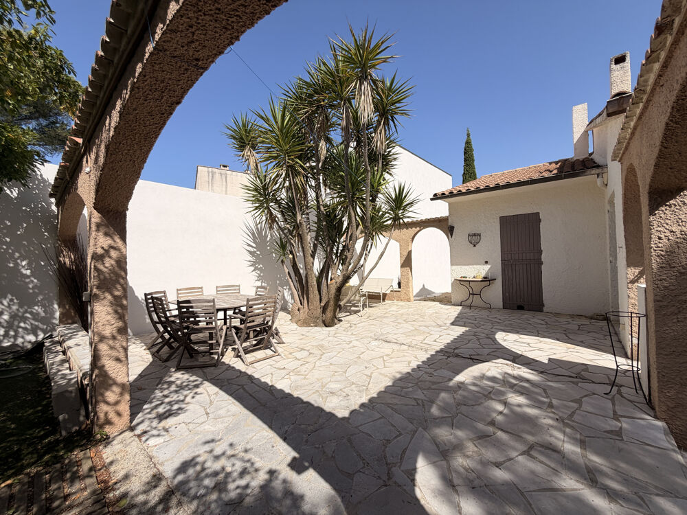 Vergèze Villa 6 chambres de 160 m2 hab sur 546 m2 de terrain