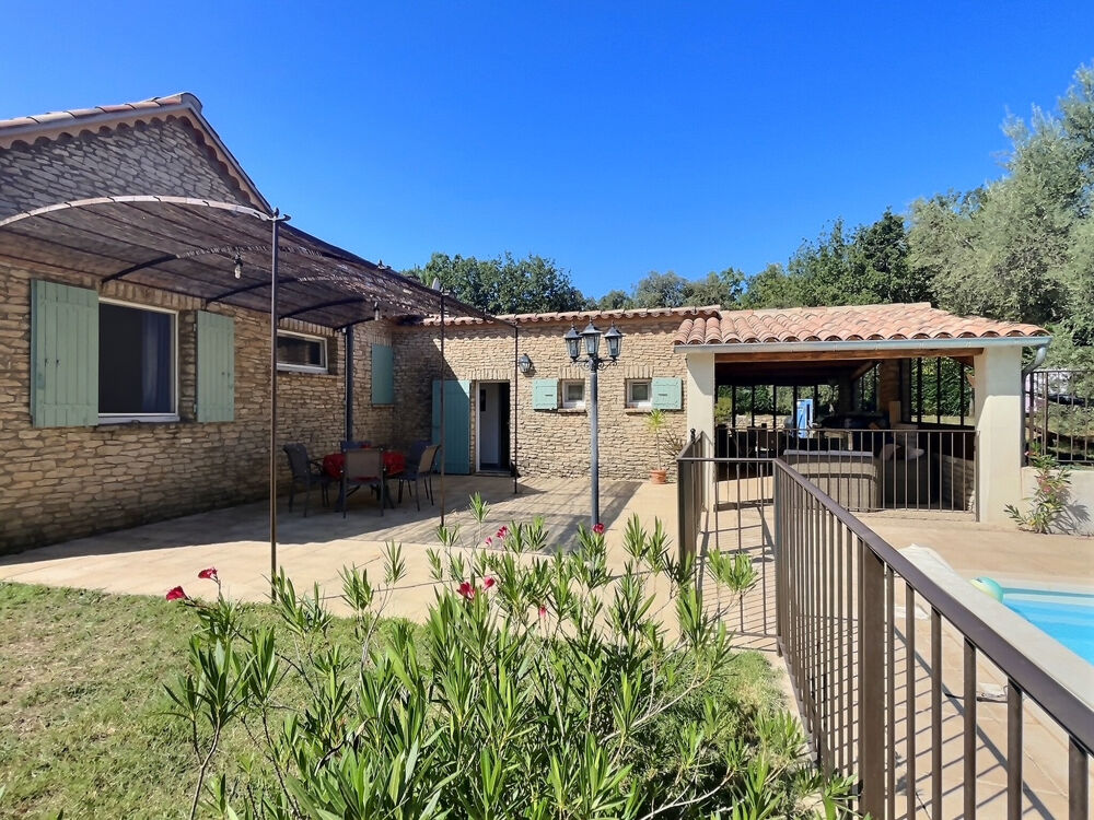 Dept 84 - Saint-Saturnin les Apt - Jolie maison en pierre apparente avec piscine