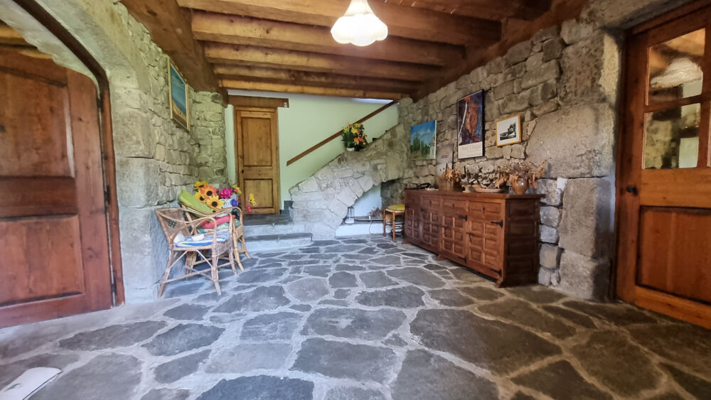 à vendre  Propriété/château Le Lac-d'Issarlès (07470)