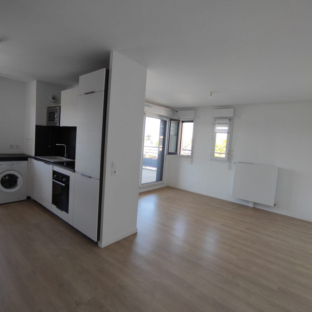 Appartement T3 récent avec terrasse et 2 parkings Noiseau