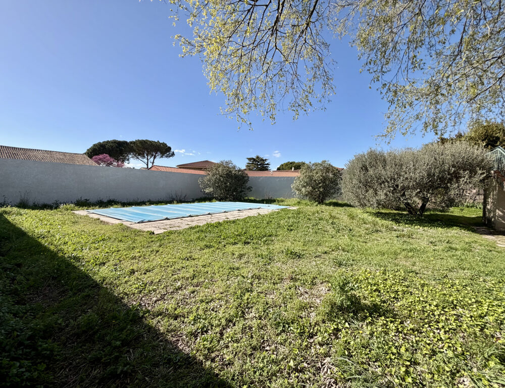 Vente Terrain En Exclusivité - Vergèze - Terrain à batir de 700m2 clôturés. Vergeze