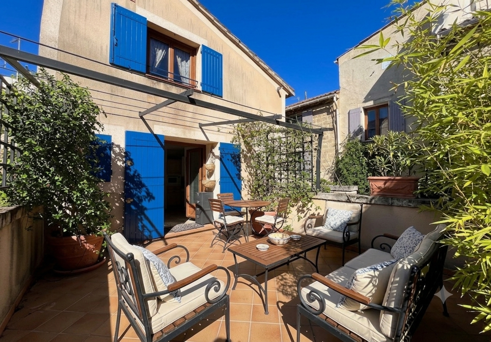 A Vendre GARD (30) - Village en périphérie d'Uzès : Maison de village P3 avec garage, cave et terrasse