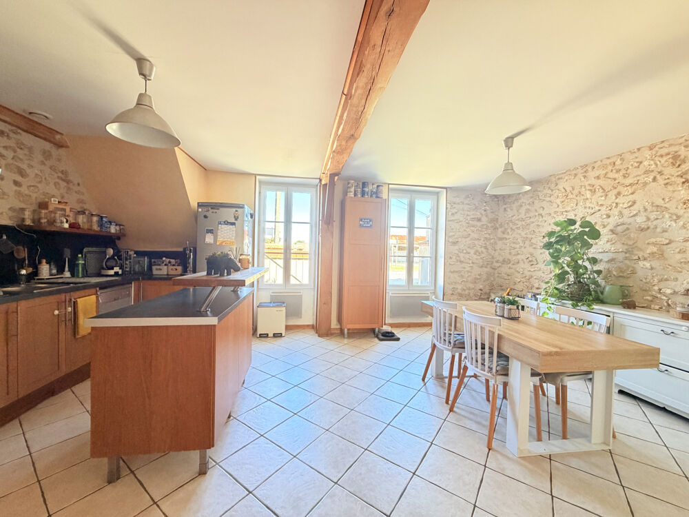 Vente Maison Maison en pierre 112 m2 habitables- 3 chambres- Terrain clos de 334 m2 Auneaubleurysaintsymphorien