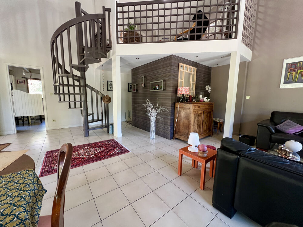 Vente Maison Maison d'architecte-Terrain arboré 5000m2-Piscine Viterbe
