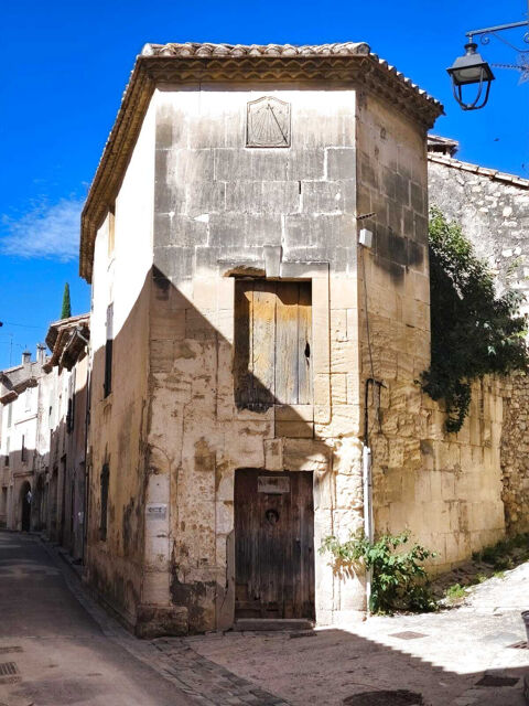   DPT BOULBON (13) MAISON DE VILLAGE AVEC COUR A RENOVER Maison - 6 pi�ce(s) - 150 m�