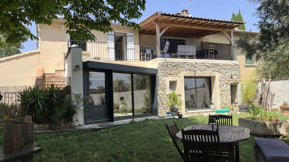 EN DROME PROVENCALE : Très belle bâtisse ancienne entièrement rénovée en 2 appartements sur terrain arboré ave