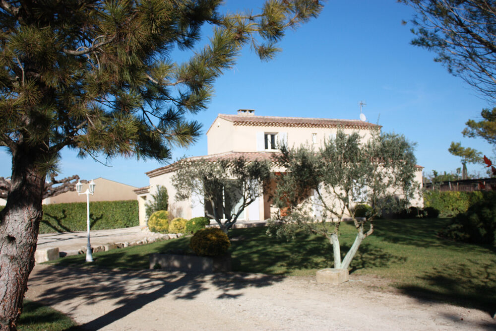 Location Maison Magnifique villa de caractère en pleine campagne   Cadre privilégié et prestations de qualité Cavaillon