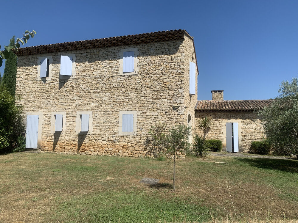 Belle et grande maison en pierres avec piscine