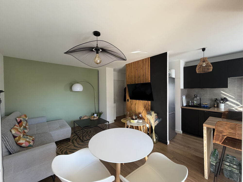 A VENDRE NÎMES Appartement 2 pièces de 41 m2 vendu meublé, place de parking privative
